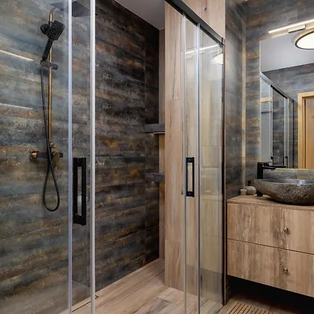 Exclusive In With Balcony, Parking, Gym And Sauna By Renters Apartmán Katovice