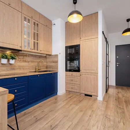 Exclusive In With Balcony, Parking, Gym And Sauna By Renters Apartament