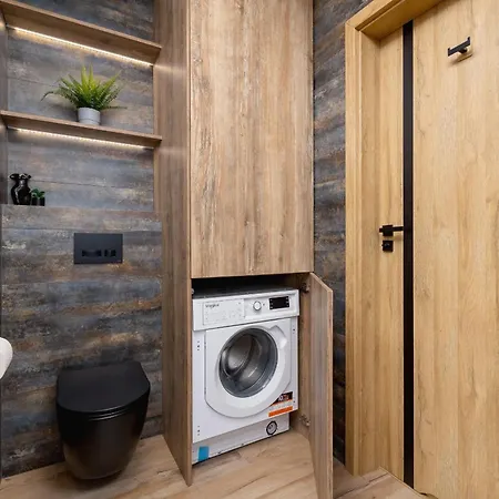 Exclusive In With Balcony, Parking, Gym And Sauna By Renters Apartmán *