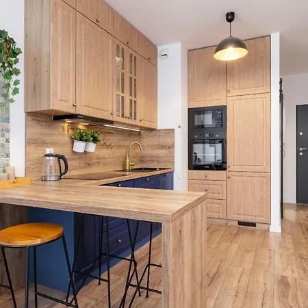 Apartment Exclusive In With Balcony, Parking, Gym And Sauna By Renters *